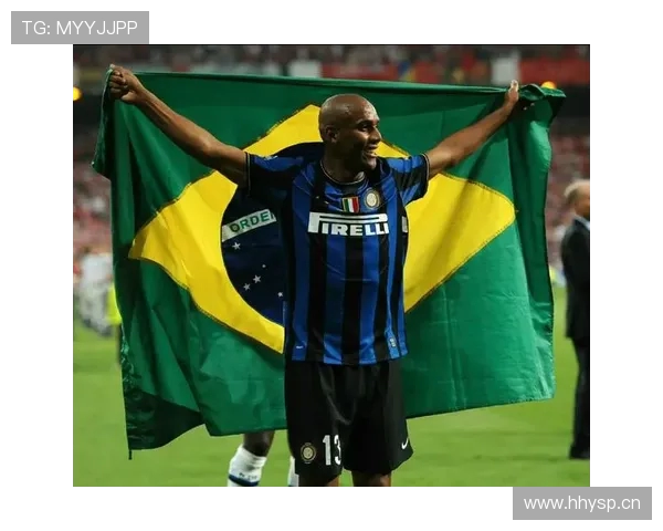 欧冠足球运动员麦孔的精彩瞬间